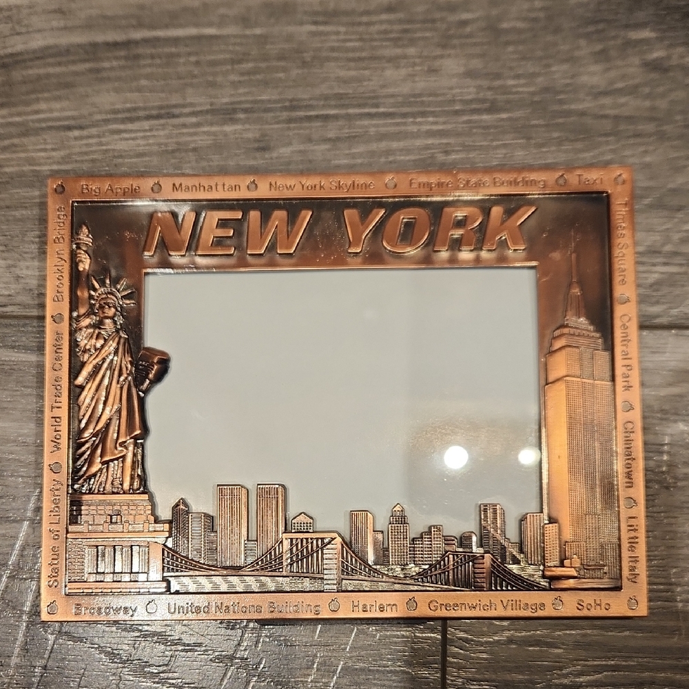 EUC Torkia International New York Copper-Toned Souvenir 4" X 6" Picture Frame